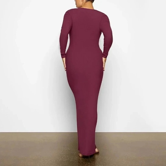 ♥️SKIMS SOFT LOUNGE LONG SLEEVE  RIBBED DRESS IN WINE M - Picture 3 of 5